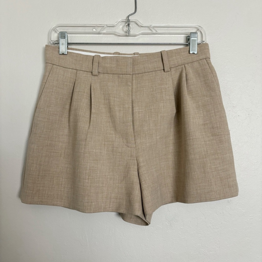 Aritzia Babaton Pleated Mini Short in Heather Tan Size 8 High Waist Minimalist